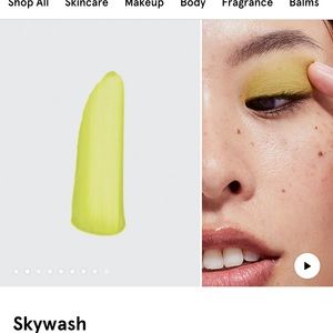 NIB Glossier Skywash in Lawn
